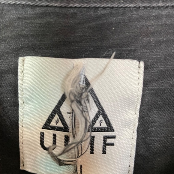 UNIF Prayer Hands button-up - Picture 3 of 5